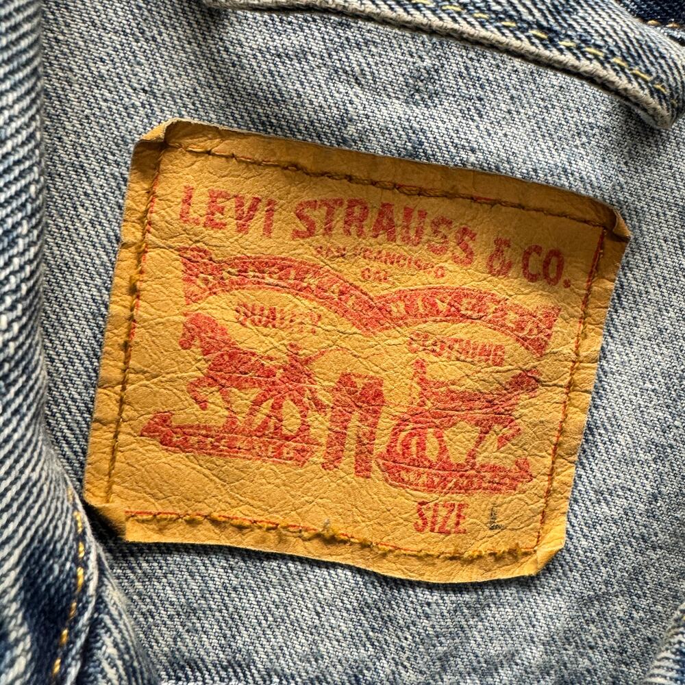 Levi's Trucker Jean Jacket Mens Large Classic Button Up Pockets Blue Denim - Picture 2 of 9